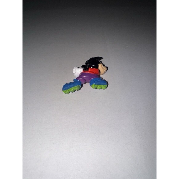 Disney Max Goof Troop 1992 Rollerblading PVC Toy 2" Figure - Picture 4 of 6